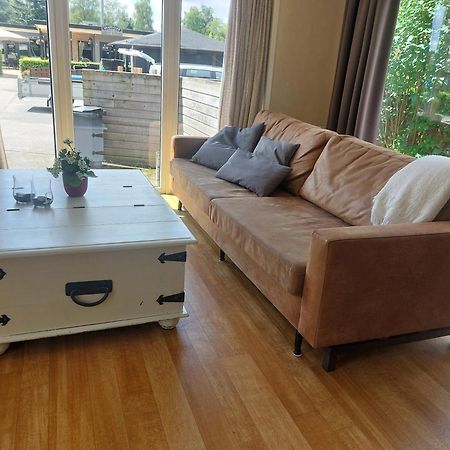 Ruim Familie Chalet Tot 4 Personen Op De Veluwe Bungalowpark De Kern Putten Eksteriør bilde