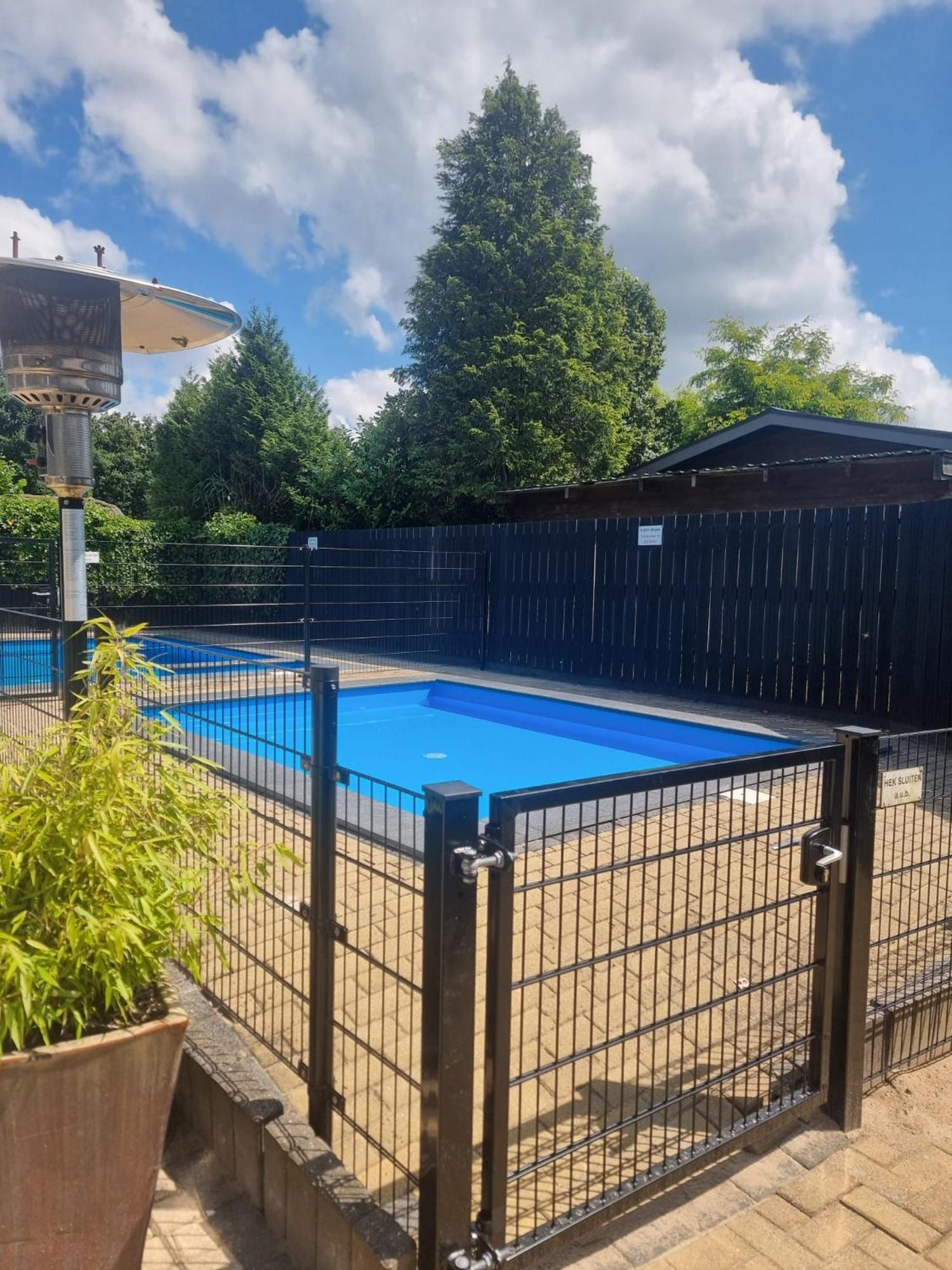 Ruim Familie Chalet Tot 4 Personen Op De Veluwe Bungalowpark De Kern Putten Eksteriør bilde